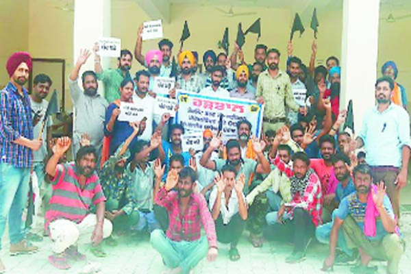 ਗੌਰਮਿੰਟ ਡਰੱਗ ਡੀ-ਅਡਿਕਸ਼ਨ ਅਤੇ ਰੀ-ਹੈਬਲੀਟੇਸ਼ਨ ਮੁਲਾਜ਼ਮ ਯੂਨੀਅਨ ਪੰਜਾਬ ਵੱਲੋਂ ਕੀਤੀ ਗਈ ਹਡ਼ਤਾਲ