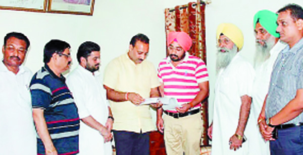 ਸਬਜ਼ੀ ਮੰਡੀ ਦੇ ਠੇਕੇਦਾਰ ’ਤੇ ਓਵਰ ਚਾਰਜਿੰਗ ਵਸੂਲਣ ਦੇ ਲਾਏ ਦੋਸ਼