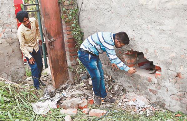 stolen goods worth lakhs of rupees stolen