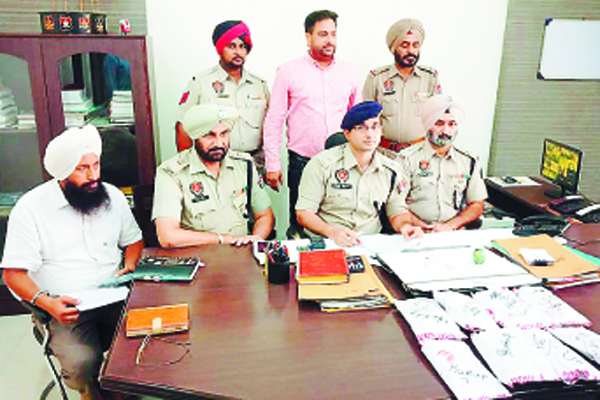 ਸਾਢੇ 7 ਕਿਲੋ ਸੋਨੇ ਸਮੇਤ 2 ਕਾਬੂ