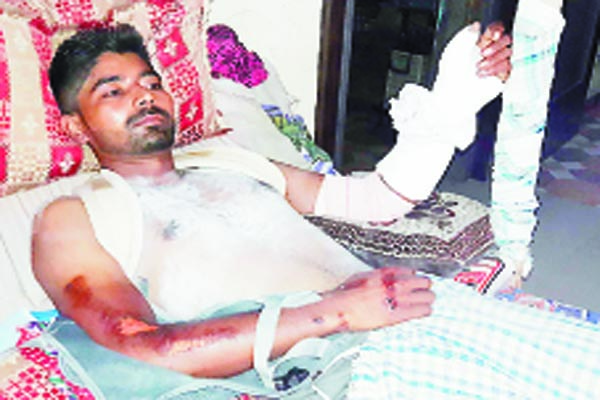 ਮੋਟਰਸਾਈਕਲ ਗਾਂ ’ਚ ਵੱਜਿਆ, ਨੌਜਵਾਨ ਜ਼ਖਮੀ