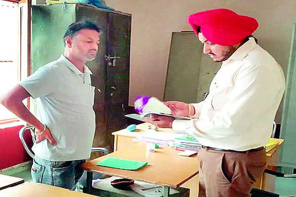 ਐੱਸ. ਡੀ. ਐੱਮ. ਭੁਲੱਥ ਵਲੋਂ ਸਰਕਾਰੀ ਦਫਤਰਾਂ ਦੀ ਚੈਕਿੰਗ