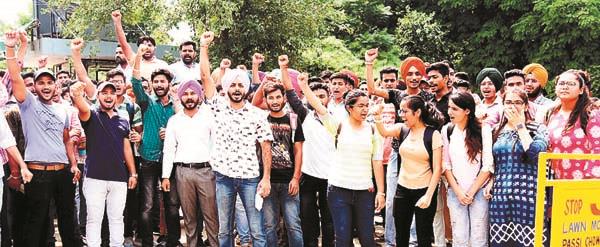 students protest against the university administration