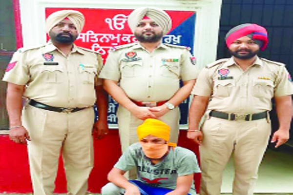 ਨਸ਼ੇ ਵਾਲੀਆਂ ਗੋਲੀਆਂ ਸਮੇਤ ਇਕ ਪੁਲਸ ਅਡ਼ਿੱਕੇ