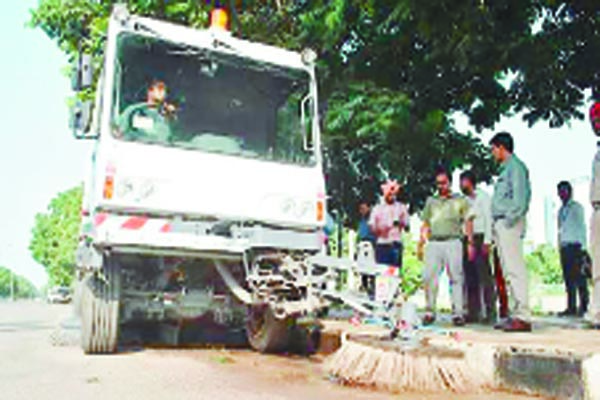 ਮੇਅਰ ਨੂੰ ਸੀਲਬੰਦ ਲਿਫਾਫੇ ’ਚ ਮਿਲੀ ਸਵੀਪਿੰਗ ਮਸ਼ੀਨ ਦੀ ਰਿਪੋਰਟ