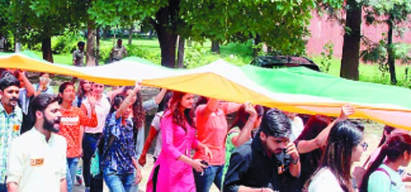 ਤਿਰੰਗੇ ਦੇ ਰੰਗ ’ਚ ਰੰਗਿਆ ਪੰਜਾਬ ਯੂਨੀਵਰਸਿਟੀ ਦਾ ਕੈਂਪਸ