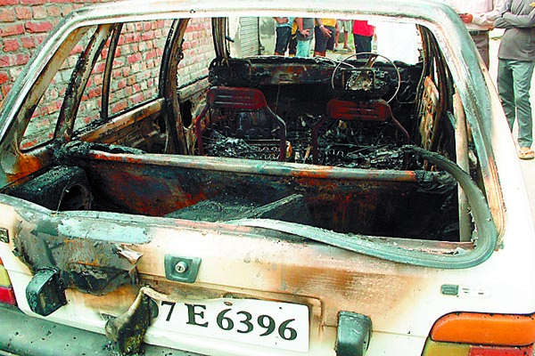 ਸ਼ਰਾਰਤੀ ਅਨਸਰਾਂ ਵੱਲੋਂ ਕਾਰਾਂ ਦੀ ਭੰਨ-ਤੋੜ