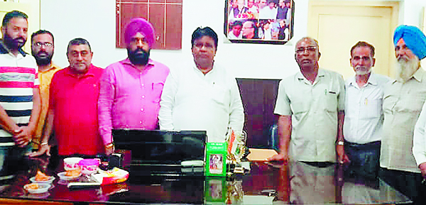 ਮੇਅਰ ਖੋਸਲਾ ਨੇ ਕਾਂਗਰਸ ਦਾ ਕੱਚਾ ਚਿੱਠਾ ਖੋਲ੍ਹਦਿਅਾਂ ਕਿਹਾ ਕਿ ਛੱਜ ਤਾਂ ਬੋਲੇ ਛਾਨਣੀ ਕਿਉਂ?