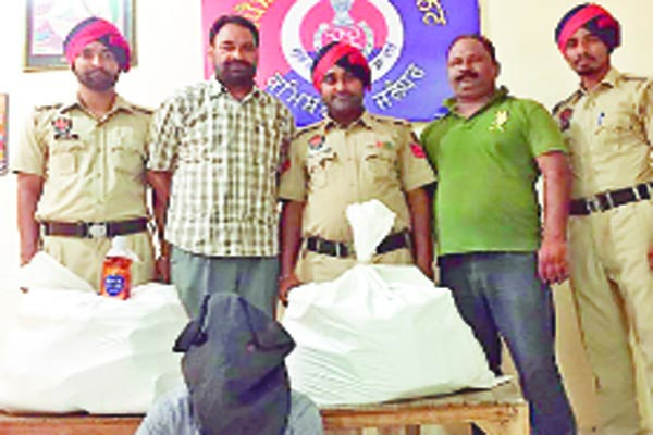 ਸ਼ਰਾਬ ਦੀਆਂ 8 ਪੇਟੀਆਂ ਸਮੇਤ 1 ਕਾਬੂ, 1 ਫਰਾਰ