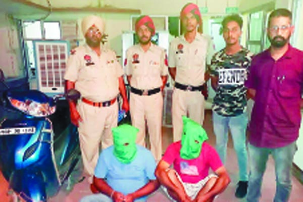 ਲਾਟਰੀ ਦੀ ਆੜ ’ਚ ਦੜਾ-ਸੱਟਾ ਲਾਉਂਦੇ 2 ਫੜੇ, ਨਕਦੀ ਤੇ ਪਰਚੀਅਾਂ ਬਰਾਮਦ