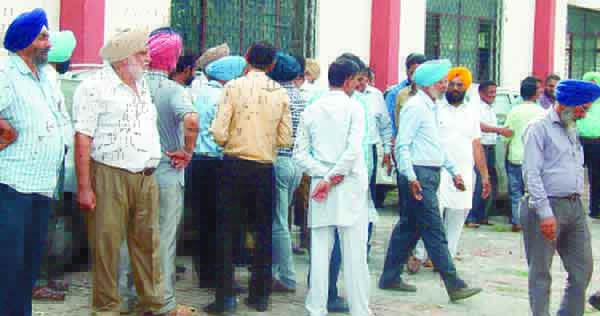 ਪਟਵਾਰ ਯੂਨੀਅਨ ਜਲੰਧਰ ਤਹਿਸੀਲ-2 ਦੀ ਚੋਣ ਦੌਰਾਨ ਜਮ ਕੇ ਹੋਇਆ  ਹੰਗਾਮਾ