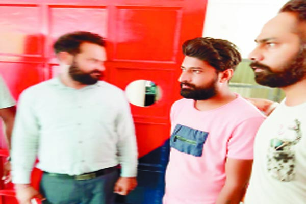 ਖਾਲਿਸਤਾਨ ਦੇ ਸਮੱਰਥਕਾਂ ਨੂੰ ਗਾਲੀ-ਗਲੋਚ ਕਰਨ ਦੀ ਵੀਡੀਓ ਦਾ ਸਮਰਥਨ ਕਰਨ ਵਾਲਾ ਸ਼ਿਵ ਸੈਨਕ ਗ੍ਰਿਫਤਾਰ