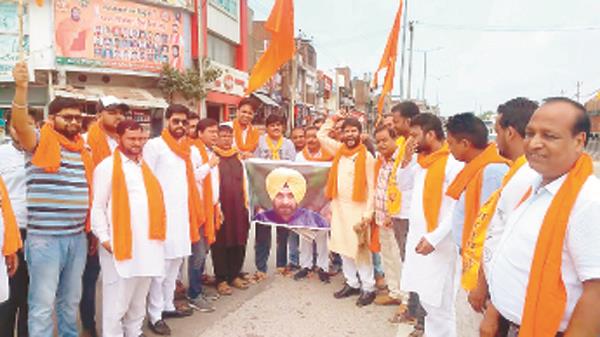 all india hindu shiv sena blasted the effigy of navjot sidhu