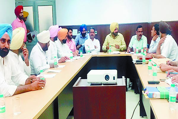 ਜੇਕਰ ਕੰਮ ਸਹੀ ਨਾ ਹੋਇਆ ਤਾਂ ਕੰਪਨੀਆਂ ''ਤੇ ਦਰਜ ਹੋਵੇਗਾ ਅਪਰਾਧਿਕ ਮਾਮਲਾ:ਨਵਜੋਤ ਸਿੱਧੂ