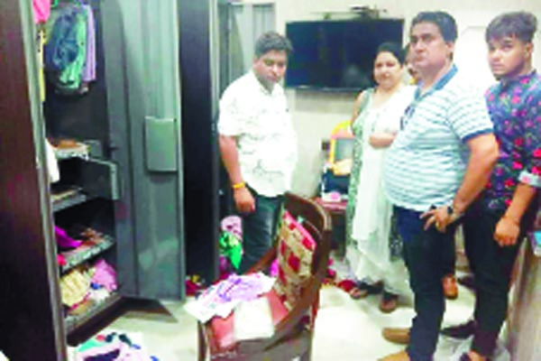 ਲੱਖਾਂ ਦੇ ਗਹਿਣਿਅਾਂ ਤੇ 58 ਹਜ਼ਾਰ ਰੁਪਏ ਦੀ ਨਕਦੀ ’ਤੇ ਕੀਤਾ ਹੱਥ ਸਾਫ