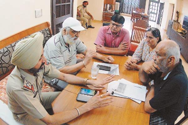 car standing dispute uproar