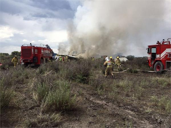 85 injured aeromexico plane crashes