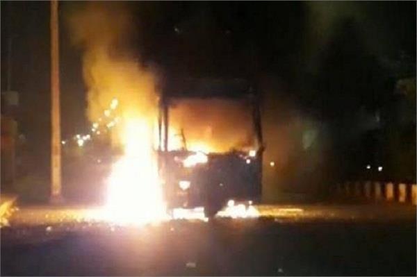 hardik patel detention supporters bus fire