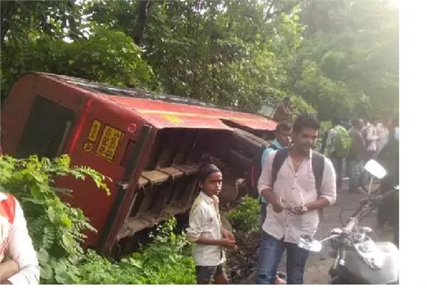 bus passengers overturned