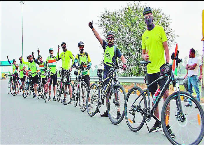 ਸੁਤੰਤਰਤਾ ਦਿਵਸ ਮਨਾਉਣ ਲਈ 120 ਕਿਲੋਮੀਟਰ ਦਾ ਸਫਰ ਸਾਈਕਲ ''ਤੇ ਕੀਤਾ