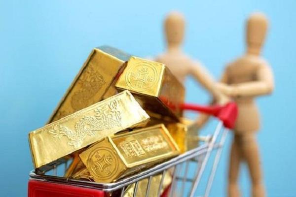 the country jewelery demand dropped by 8 percent in the second quarter  wgc