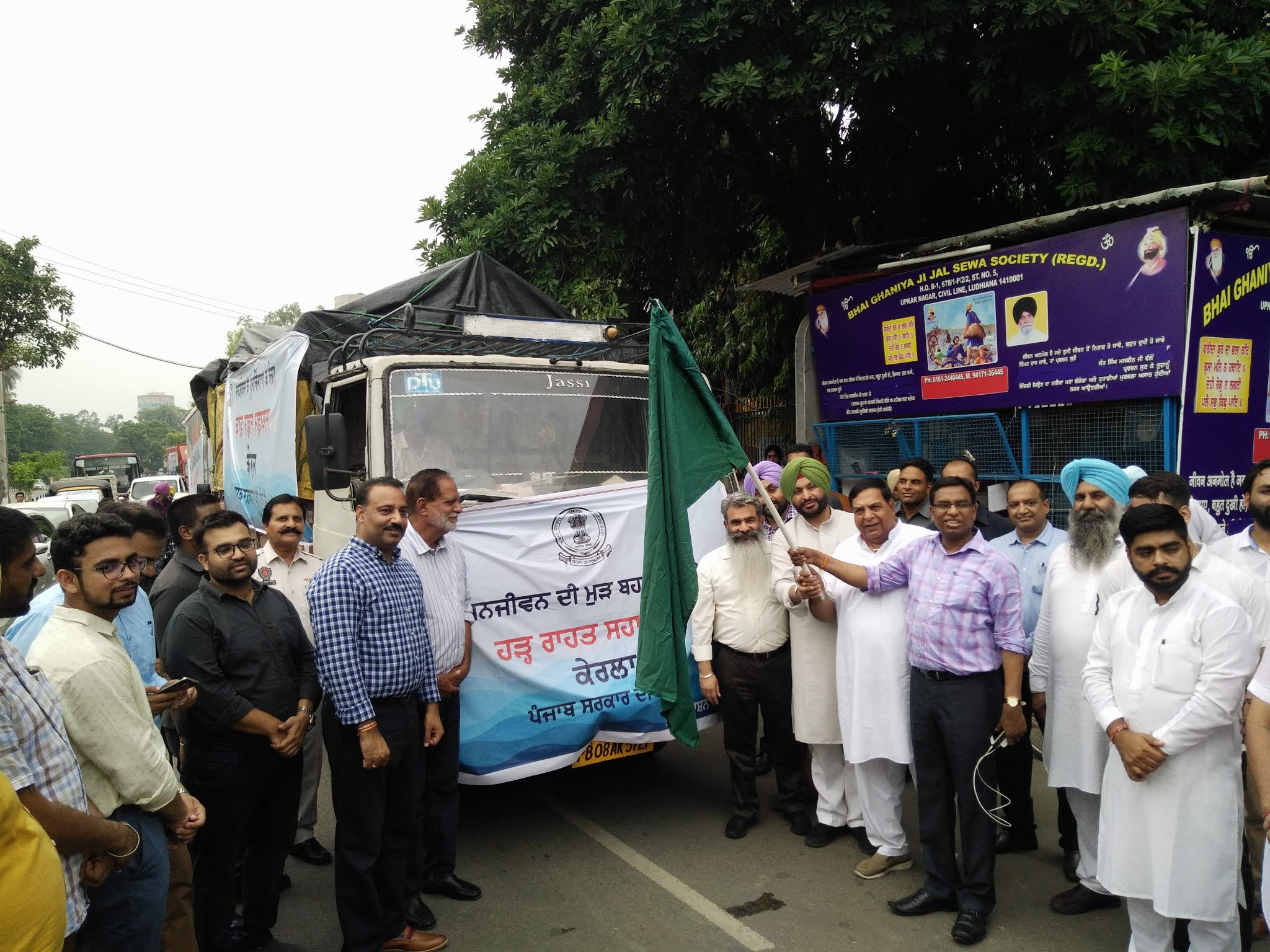 ਪੰਜਾਬ ਸਰਕਾਰ ਵੱਲੋਂ ਕੇਰਲ ਲਈ ਖਾਧ ਪਦਾਰਥਾਂ ਦੇ ਇੱਕ ਲੱਖ ਪੈਕੇਟਾਂ ਦੀ ਖੇਪ ਰਵਾਨਾ