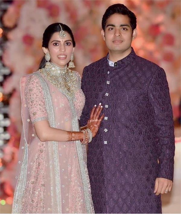 there can be seven rounds in the triguni narayan temple  the akash salok