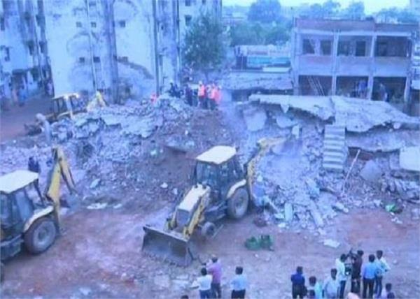 four storey building collapsing ahmedabad