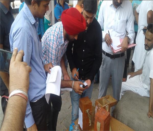 akali leader hardeep singh dhillon petrol pump