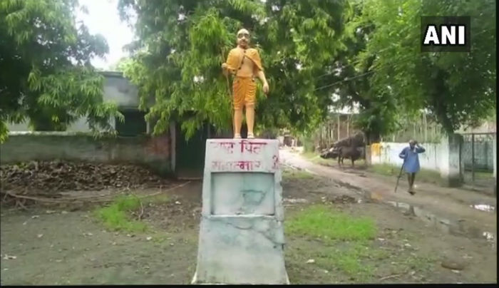 ਯੂ.ਪੀ ''ਚ ਮਹਾਤਮਾ ਗਾਂਧੀ ਦੀ ਮੂਰਤੀ ਨੂੰ ਭਗਵਾ ਰੰਗ ''ਚ ਰੰਗਿਆ
