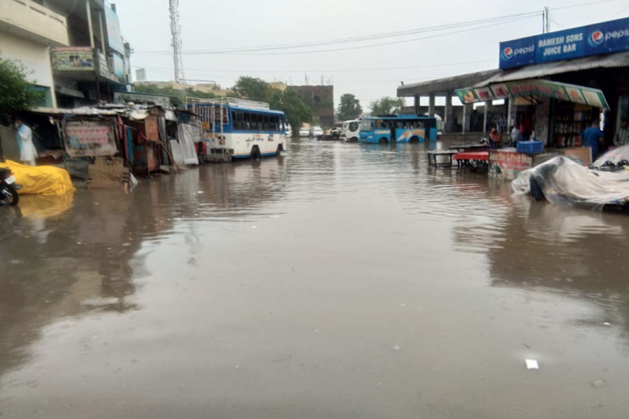 ਇਕ ਘੰਟਾ ਪਈ ਬਾਰਿਸ਼ ਨੇ ਸ਼ਹਿਰ ਕੀਤਾ ਜਲ-ਥਲ (ਤਸਵੀਰਾਂ)