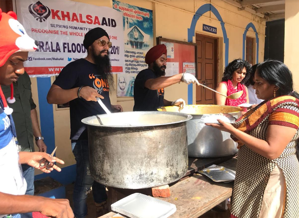 ਪਾਣੀ ''ਚ ਡੁੱਬਿਆ ਕੇਰਲਾ ਪਾਣੀ ਨੂੰ ਤਰਸ ਰਿਹਾ (ਤਸਵੀਰਾਂ)