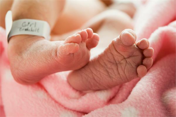 doctor decapitates baby  s head during birth in pakistan  leaves body in womb