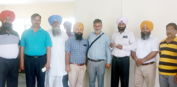 ਡੀ. ਈ. ਓ. ਵੱਲੋਂ 136 ਸਕੂਲ ਮੁਖੀਆਂ ਨੂੰ ਕਾਰਨ ਦੱਸੋ ਨੋਟਿਸ ਜਾਰੀ