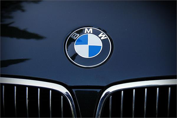 bmw  s 40 cars exploded