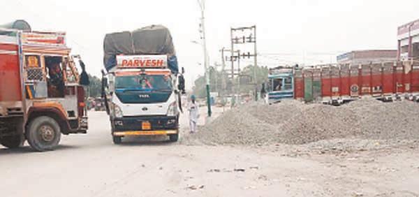 market crisis of illegal encroachment in new grain market with alleged collusion