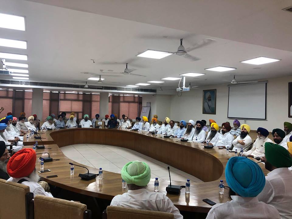 ਚੰਡੀਗੜ੍ਹ : ਬੇਅਦਬੀ ਮਾਮਲਿਆਂ ''ਤੇ ਖਹਿਰਾ ਵਲੋਂ ਸੱਦੀ ''ਆਲ ਪਾਰਟੀ ਮੀਟਿੰਗ'' ਸ਼ੁਰੂ