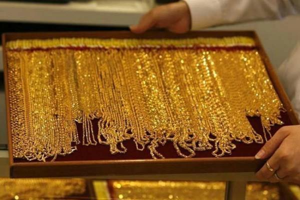 gold dropped by rs  10  silver by rs