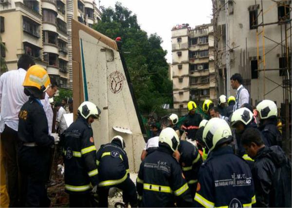 17 dead as plane crashes into lake in south sudan