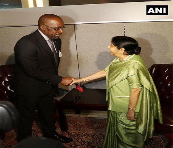 sushma swaraj meets with antigua foreign minister