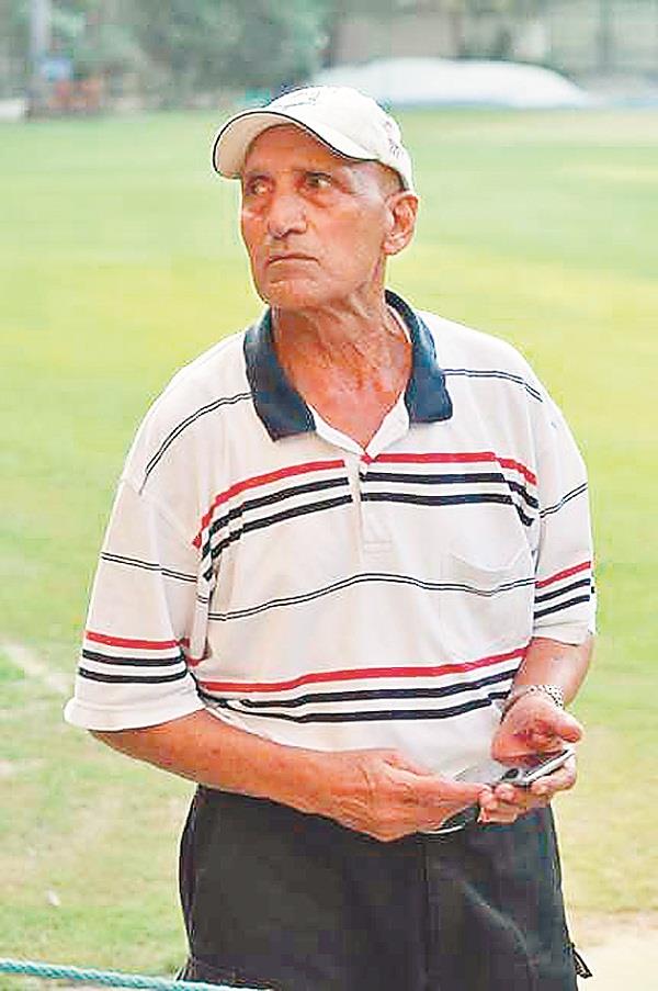 day night test  curator daljit advises to put more grass on the pitch