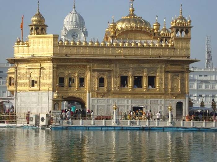 ਸ੍ਰੀ ਹਰਿਮੰਦਰ ਸਾਹਿਬ ਆਉਣ ਵਾਲੇ ਸ਼ਰਧਾਲੂਆਂ ਲਈ ਪੁਲਸ ਨੇ ਬਣਾਇਆ ਸੁਰੱਖਿਆ ਚੱਕਰਵਿਊ