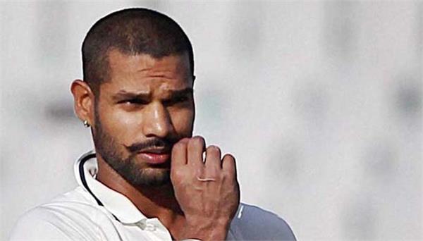 shikhar dhawan showed body builder picture with actor karan wahi