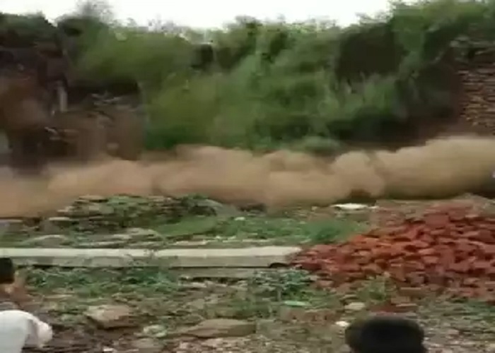ਕਰਨਾਟਕ ''ਚ ਭਾਰੀ ਮੀਂਹ ਦਾ ਕਹਿਰ, ਢਹਿ-ਢੇਰੀ ਹੋਇਆ ਘਰ
