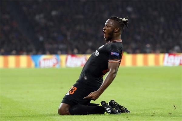 chelsea beat ayaks with a goal from batshuayi in champions league