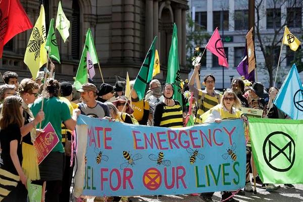 100 climate protesters arrested in australia