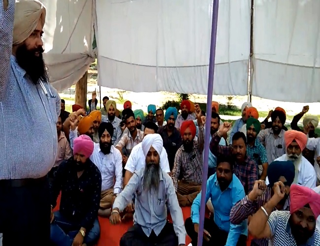 ਸਰਕਾਰ ਦੇ ਕਮਾਊ ਪੁੱਤ ਕਹੇ ਜਾਣ ਵਾਲੇ ਪਟਵਾਰੀ ਤੇ ਕਾਨਗੋ ਉਤਰੇ ਸੜਕਾਂ ''ਤੇ
