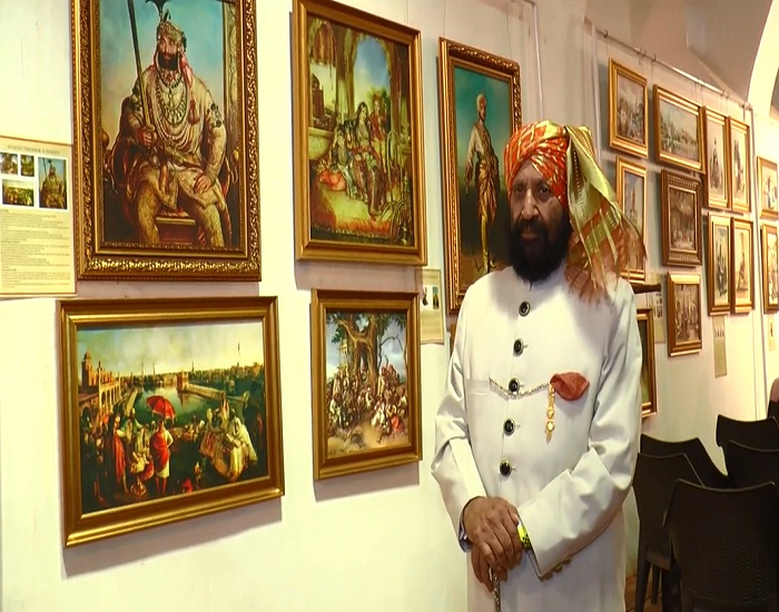 ਅੰਮ੍ਰਿਤਸਰ ''ਚ ਸਿੱਖ ਇਤਿਹਾਸ ਨਾਲ ਜੁੜੀਆਂ ਅਲੌਕਿਕ ਤਸਵੀਰਾਂ ਦੀ ਲੱਗੀ ਪ੍ਰਦਰਸ਼ਨੀ