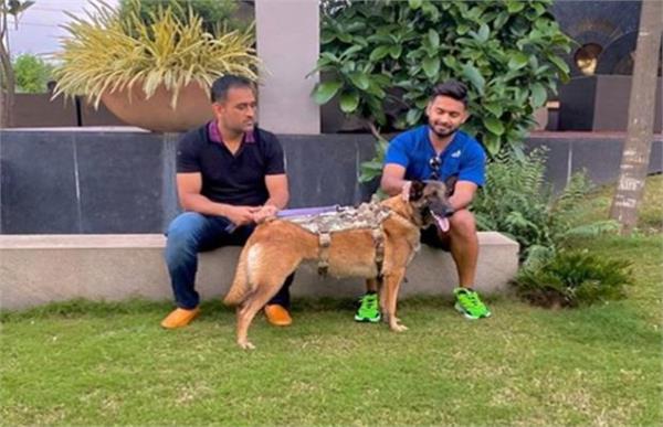 wicket keeper rishabh meet ms dhoni in ranchi and post a picture on instagram