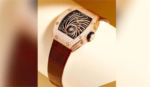 thief steals watch worth rs  5 crore from japanese man  s wrist